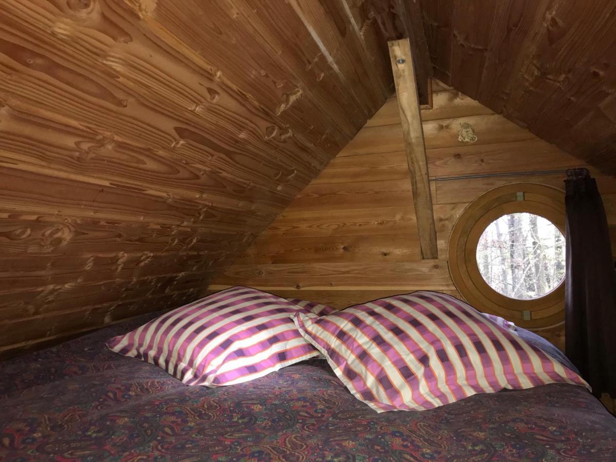 La Cabane Aux Secrets - Au Milieu De Nulle Part Outines Экстерьер фото